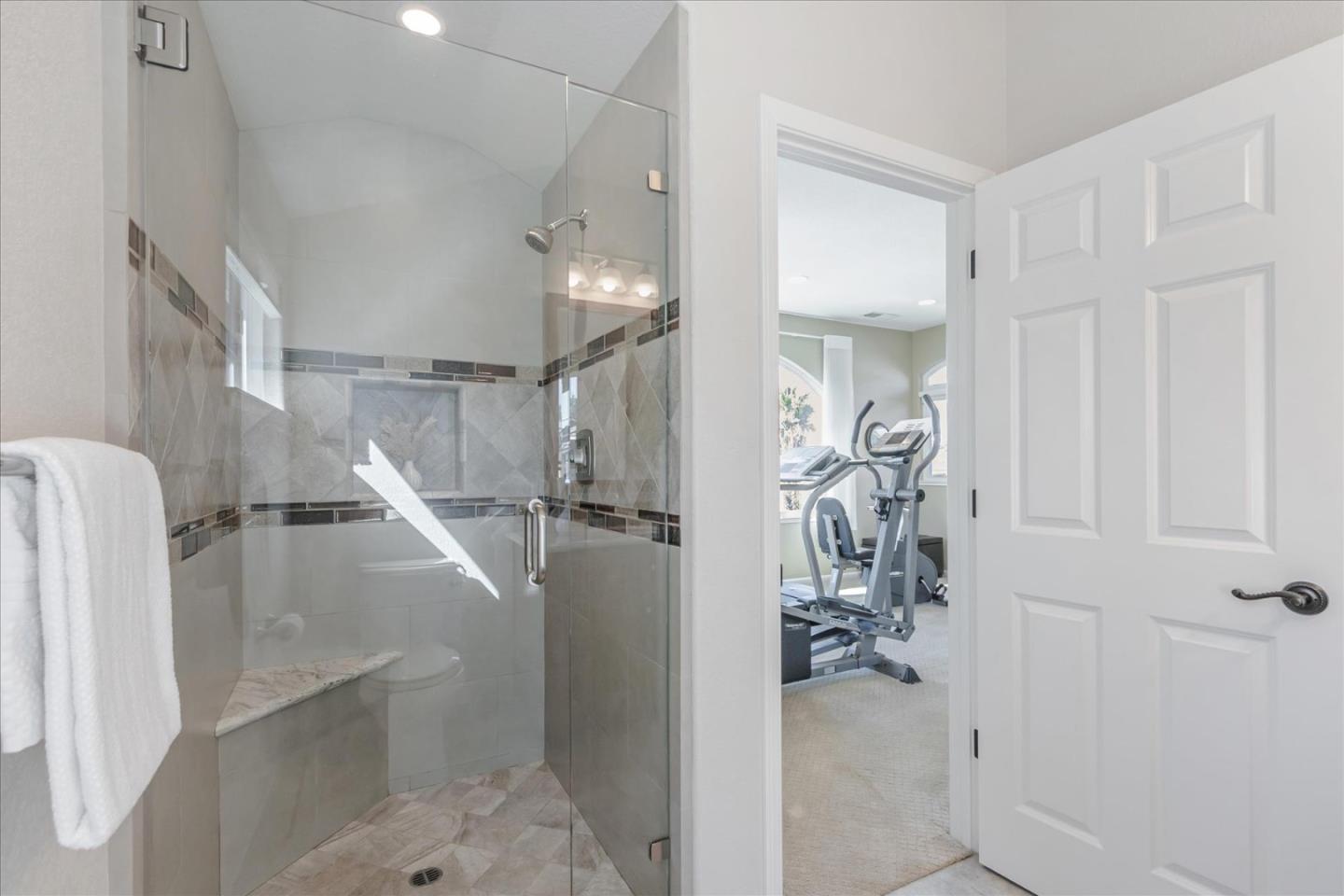 1084 Queensbridge CT