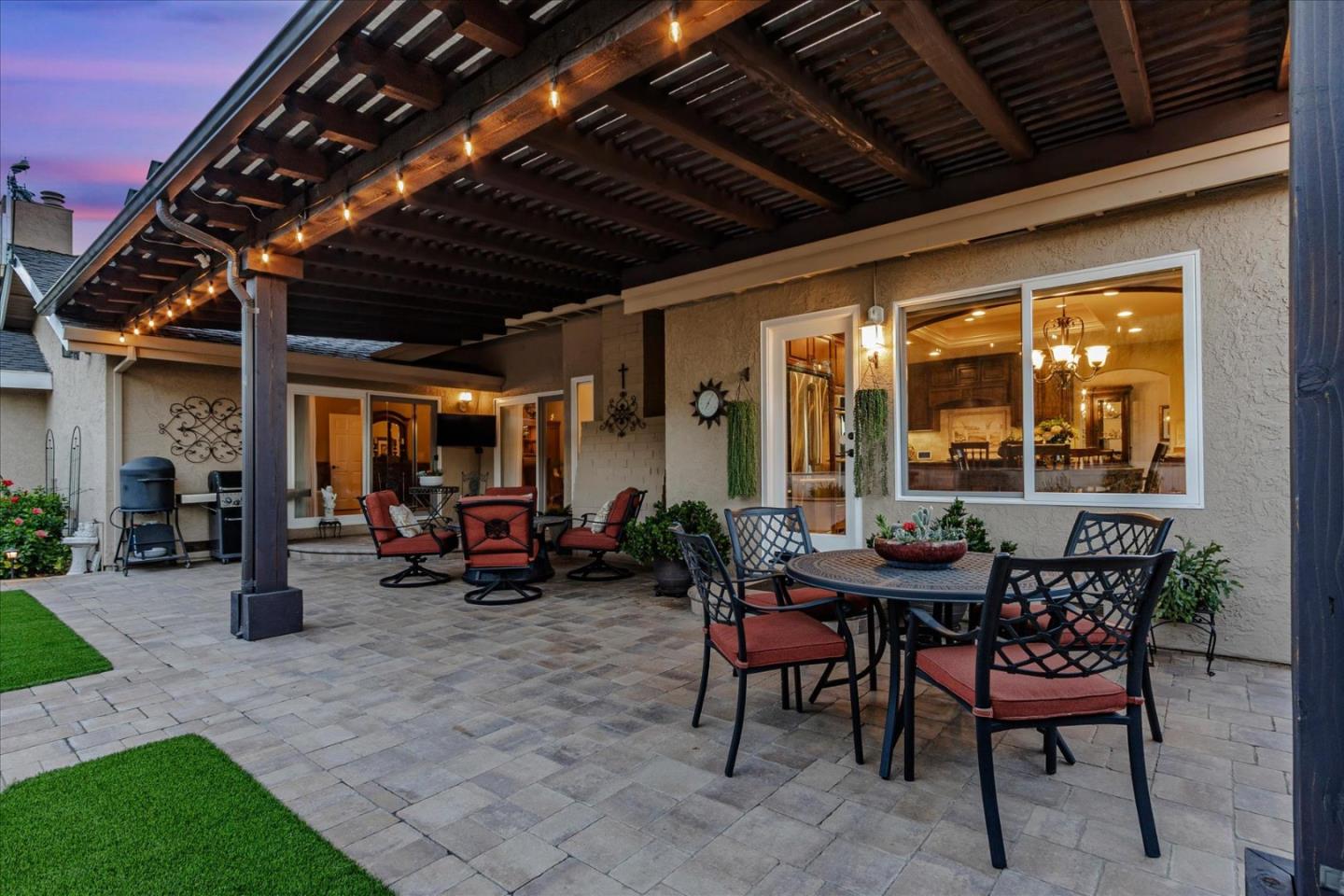 1084 Queensbridge CT