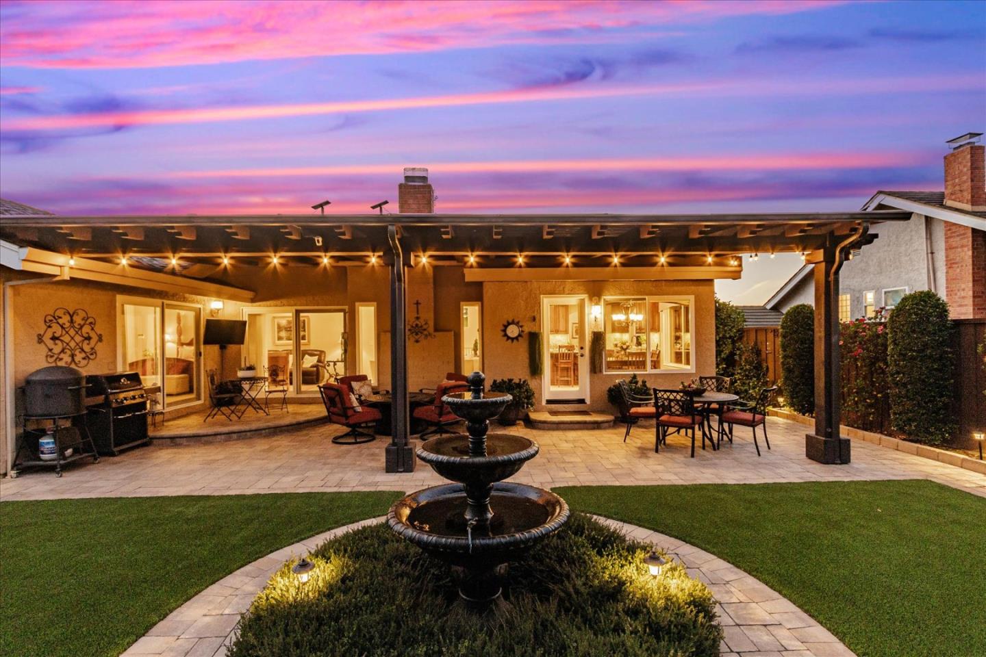 1084 Queensbridge CT