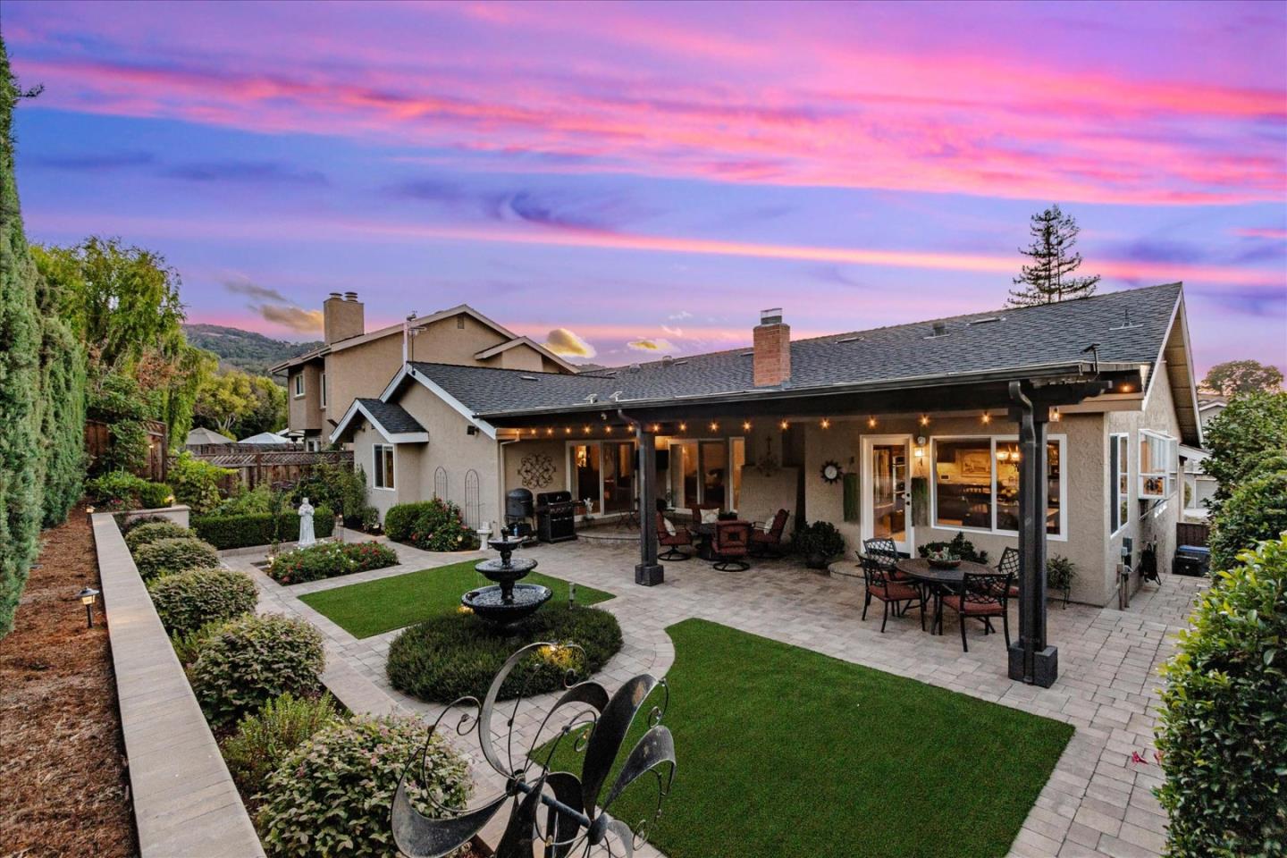 1084 Queensbridge CT