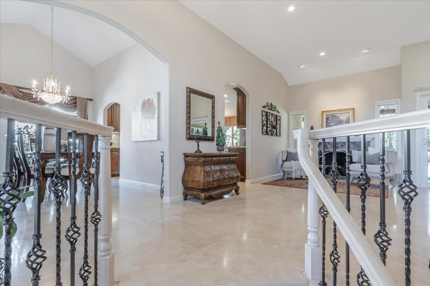 1084 Queensbridge CT