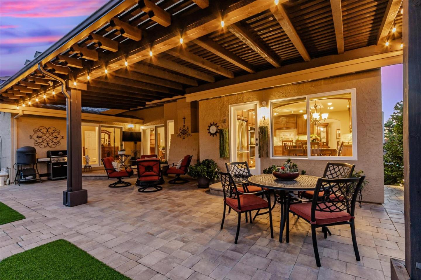 1084 Queensbridge CT