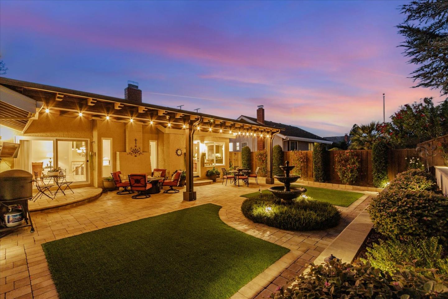 1084 Queensbridge CT