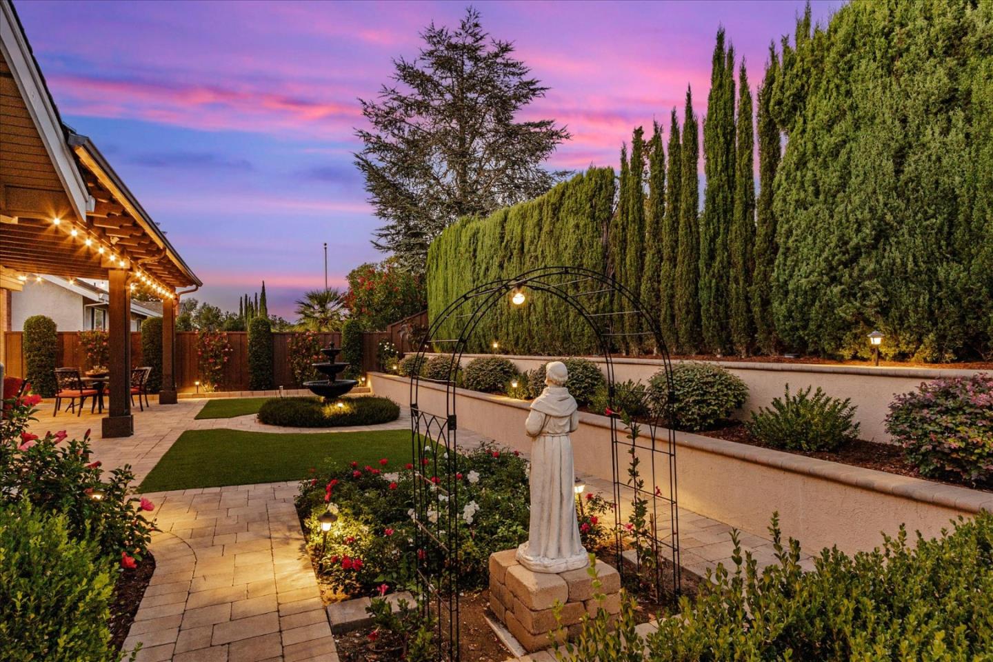 1084 Queensbridge CT