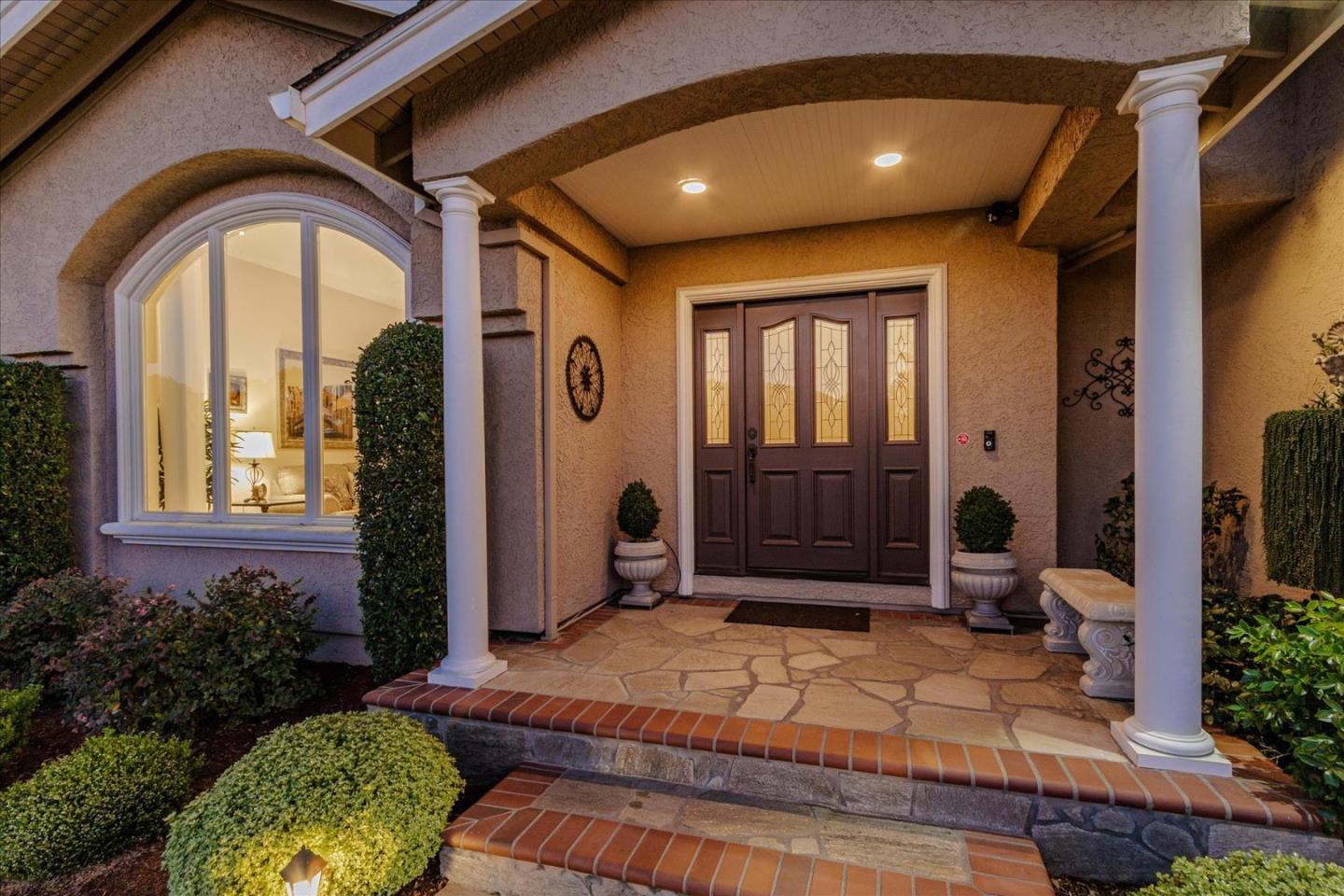 1084 Queensbridge CT