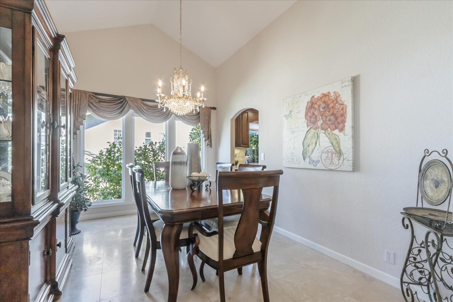 1084 Queensbridge CT