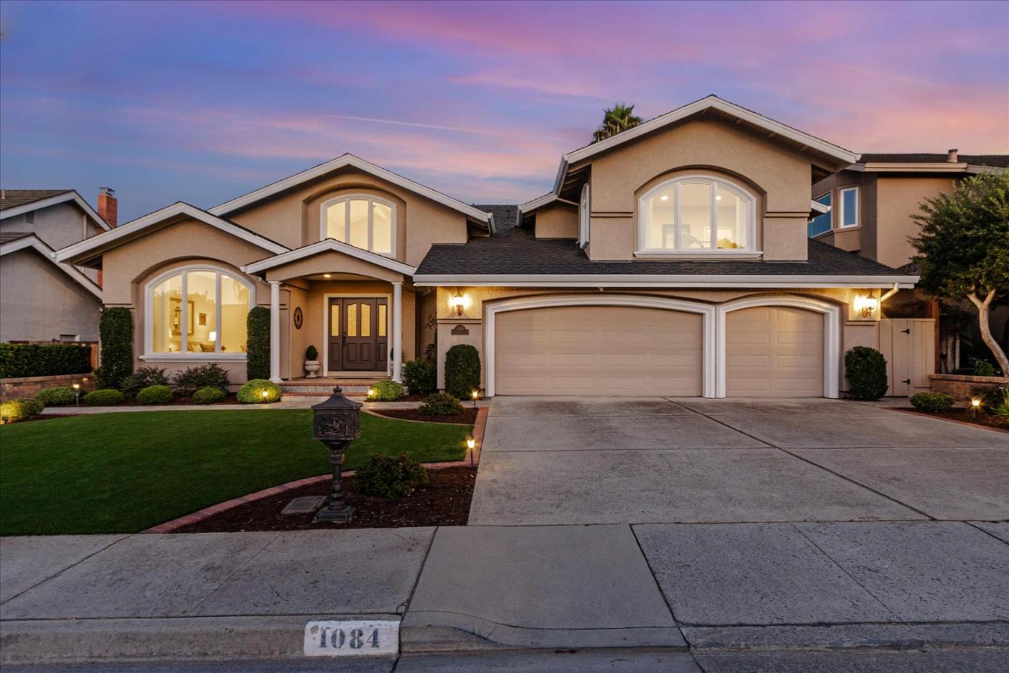 1084 Queensbridge CT