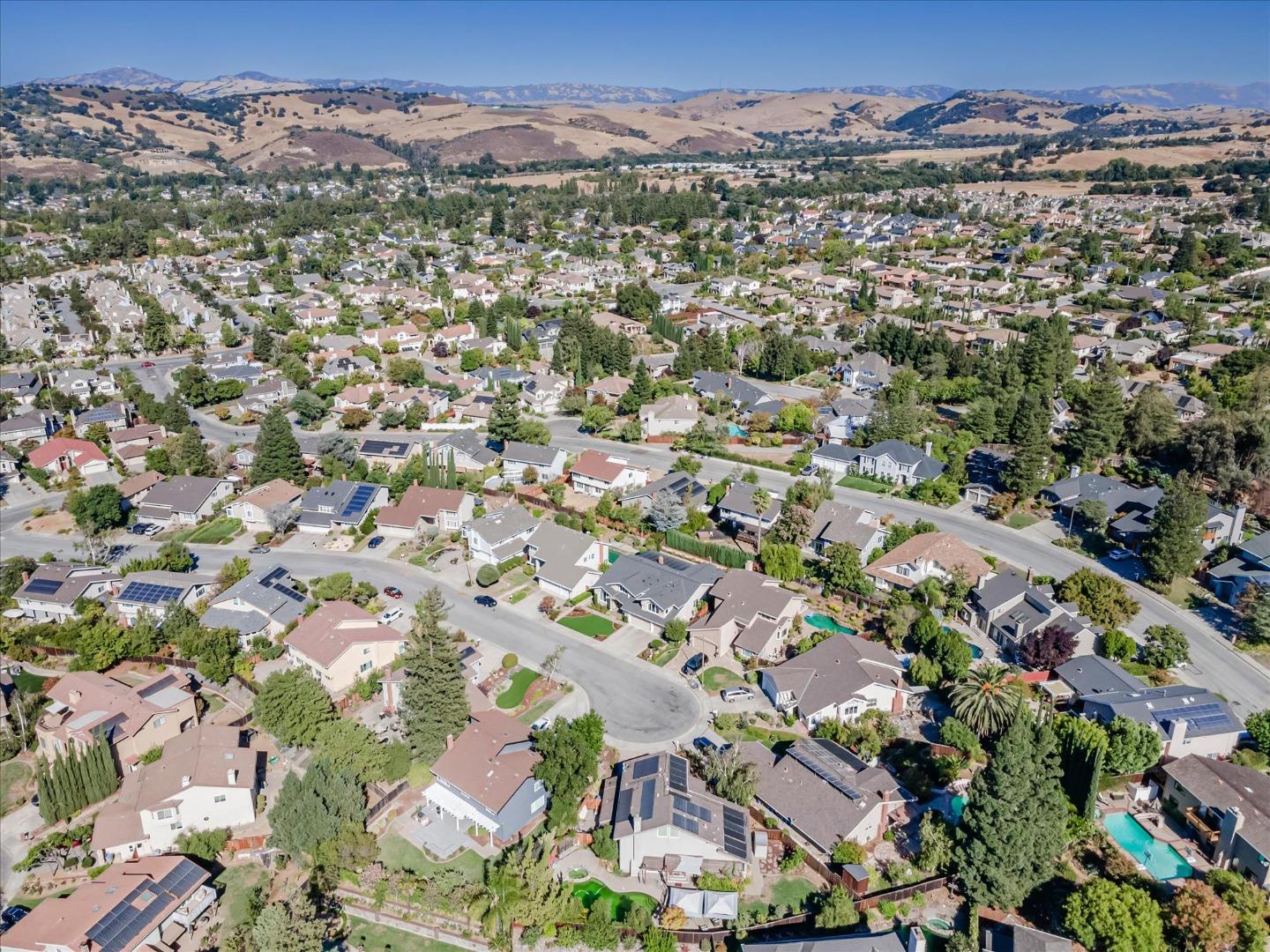 1084 Queensbridge CT