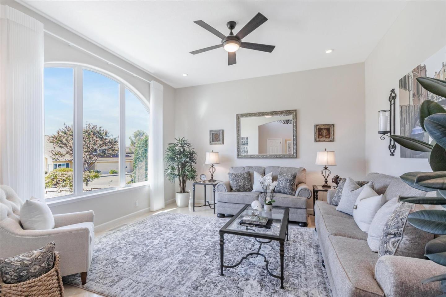 1084 Queensbridge CT