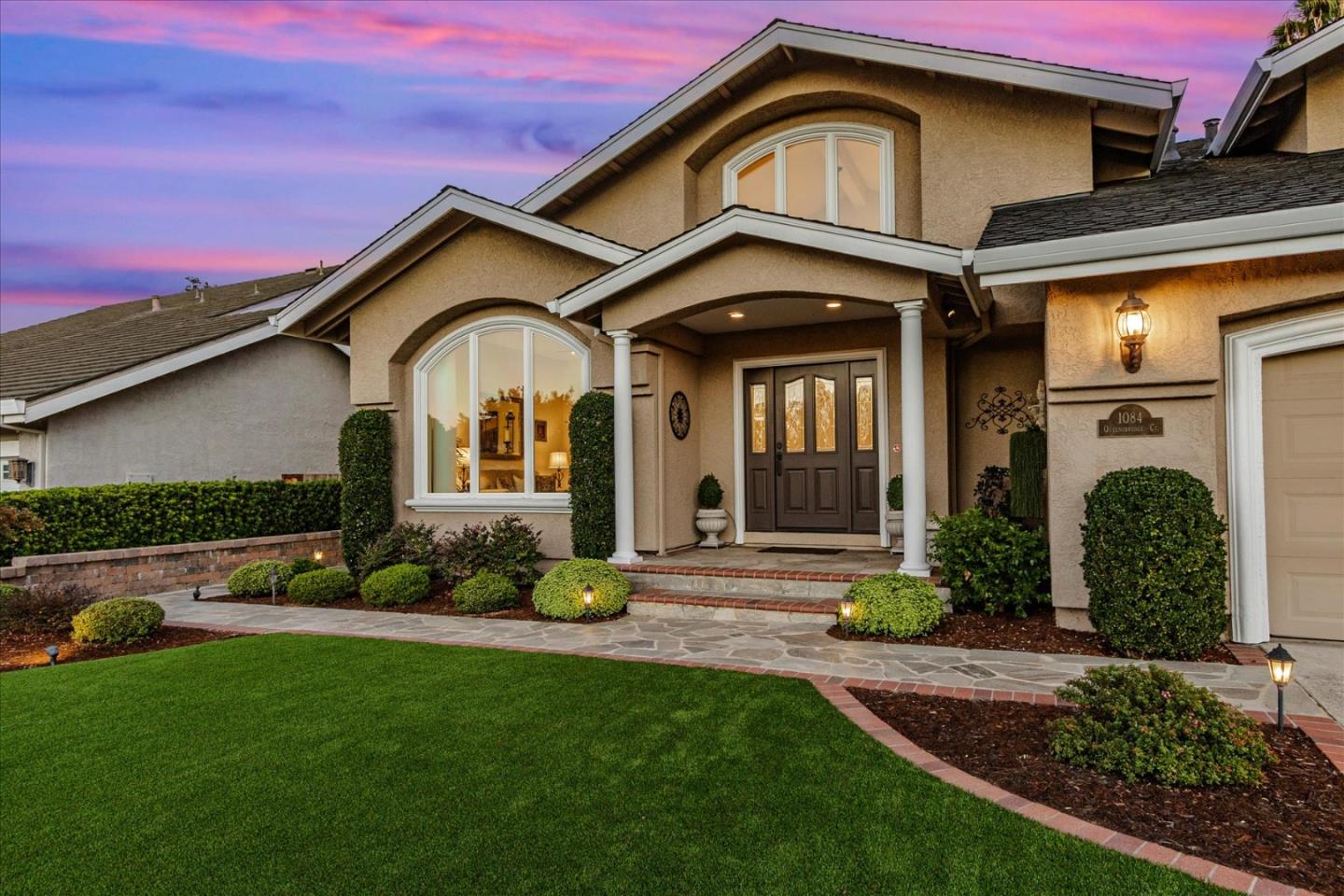 1084 Queensbridge CT