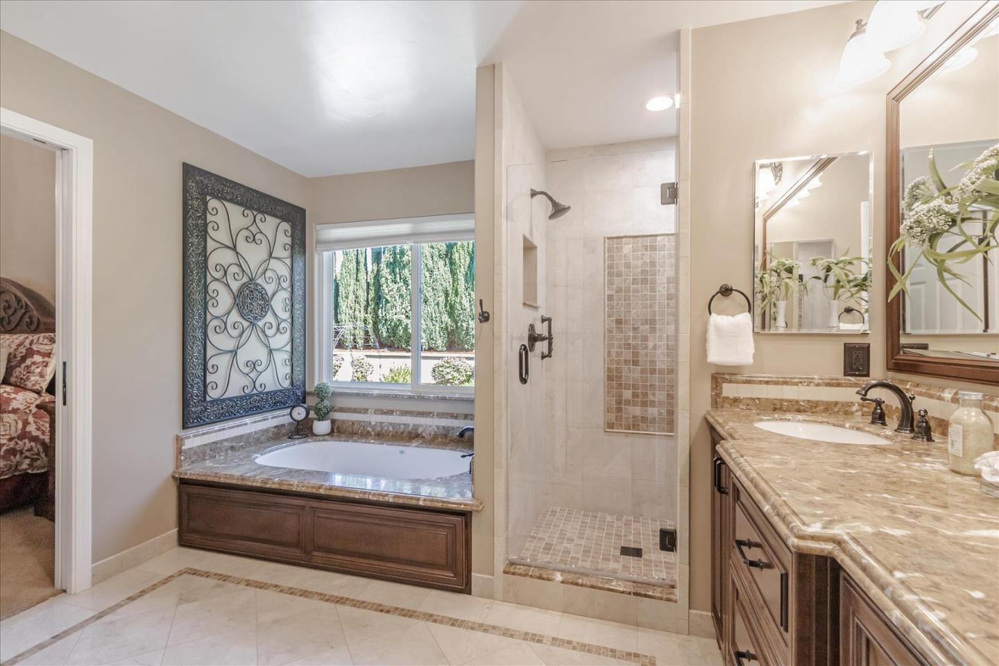 1084 Queensbridge CT