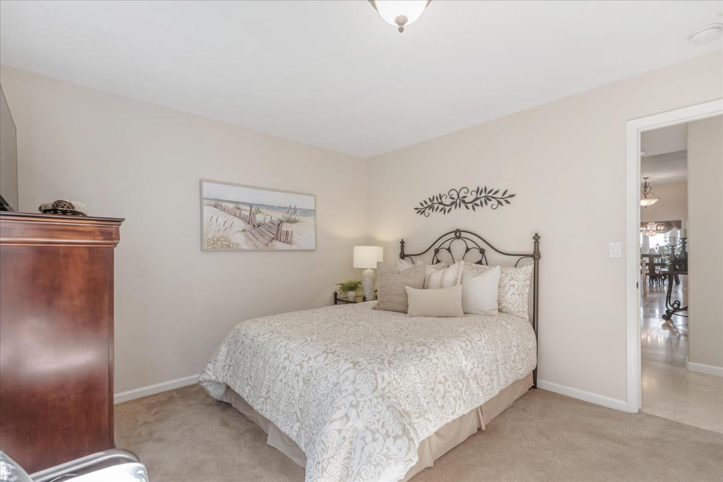 1084 Queensbridge CT