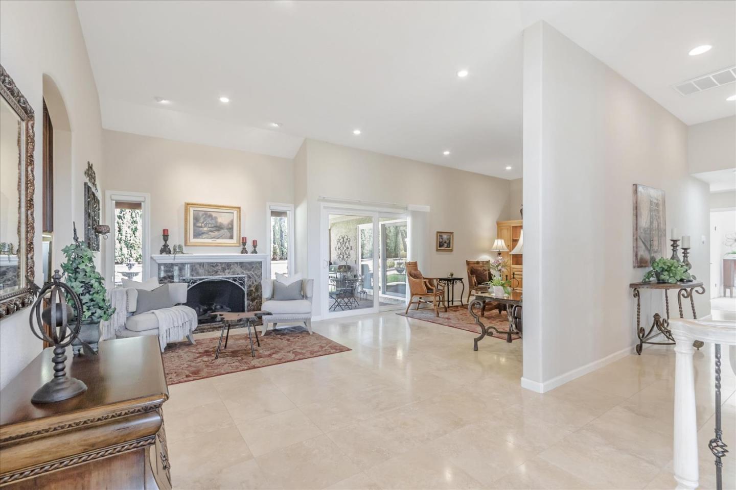 1084 Queensbridge CT