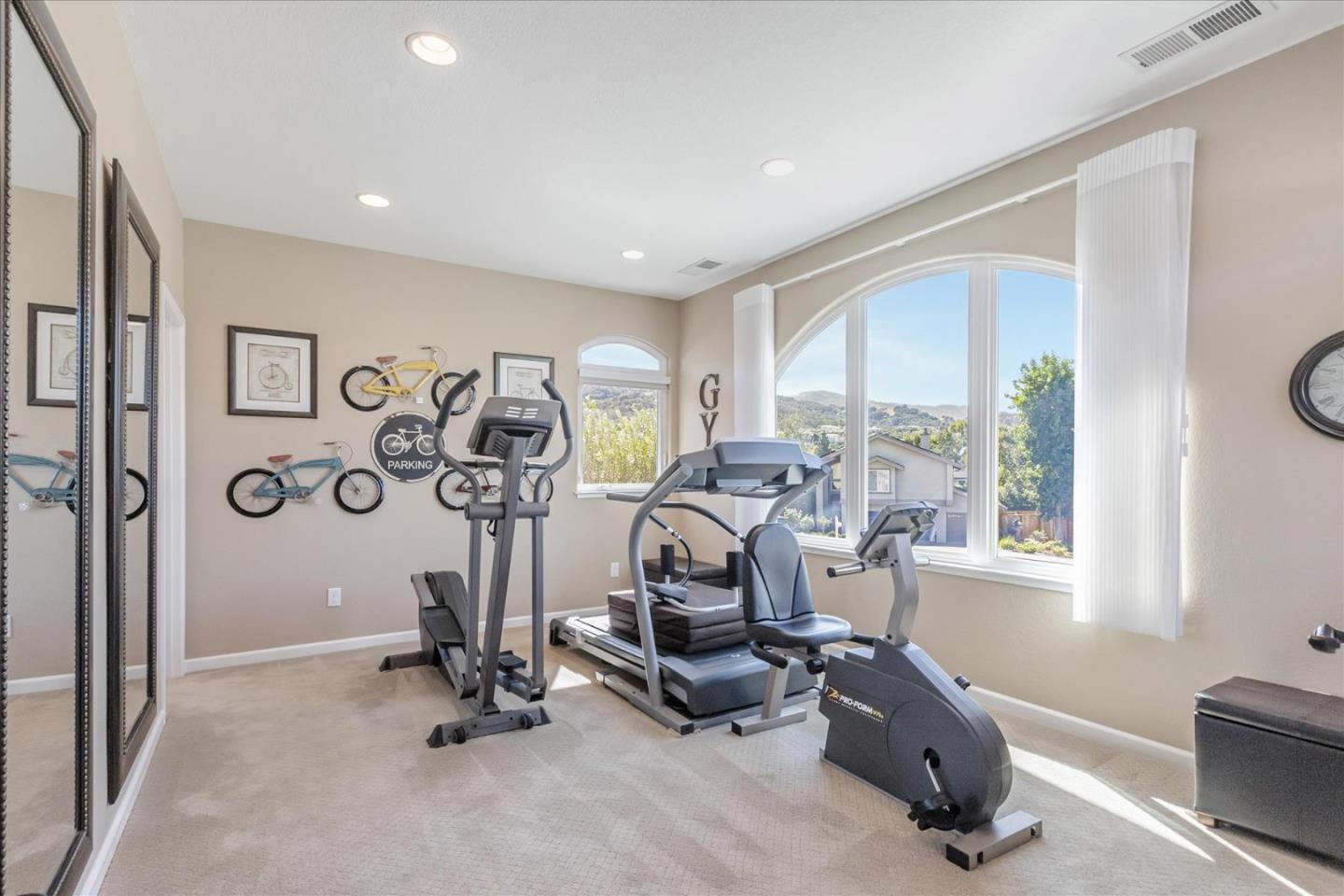 1084 Queensbridge CT