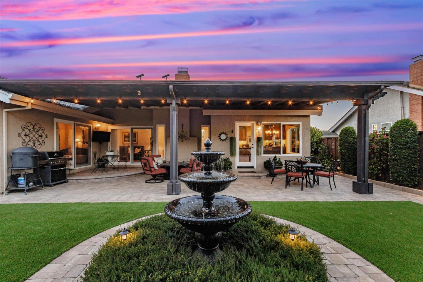 1084 Queensbridge CT