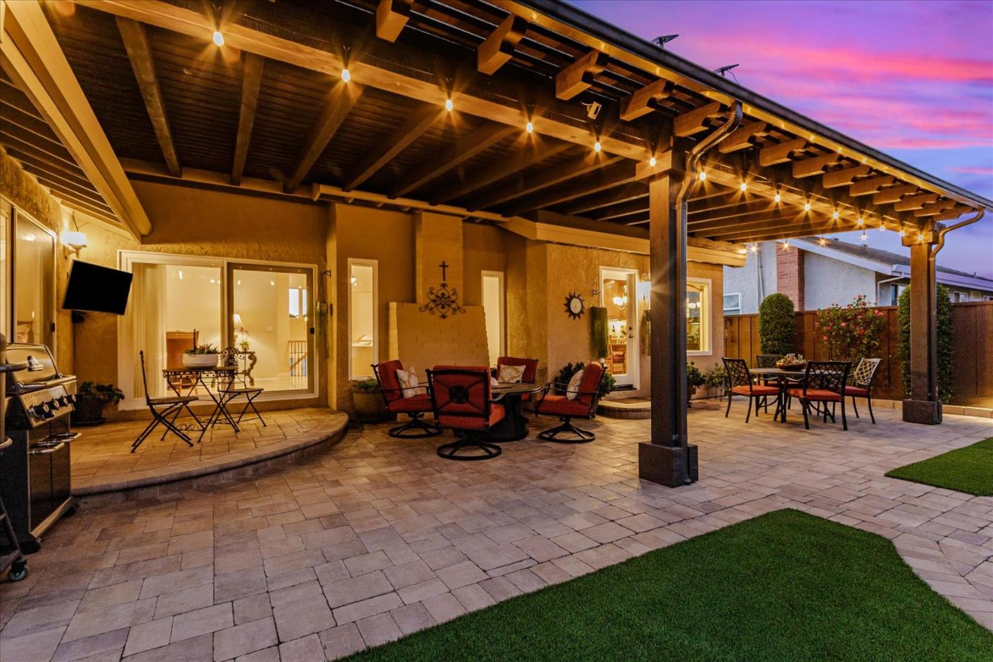 1084 Queensbridge CT