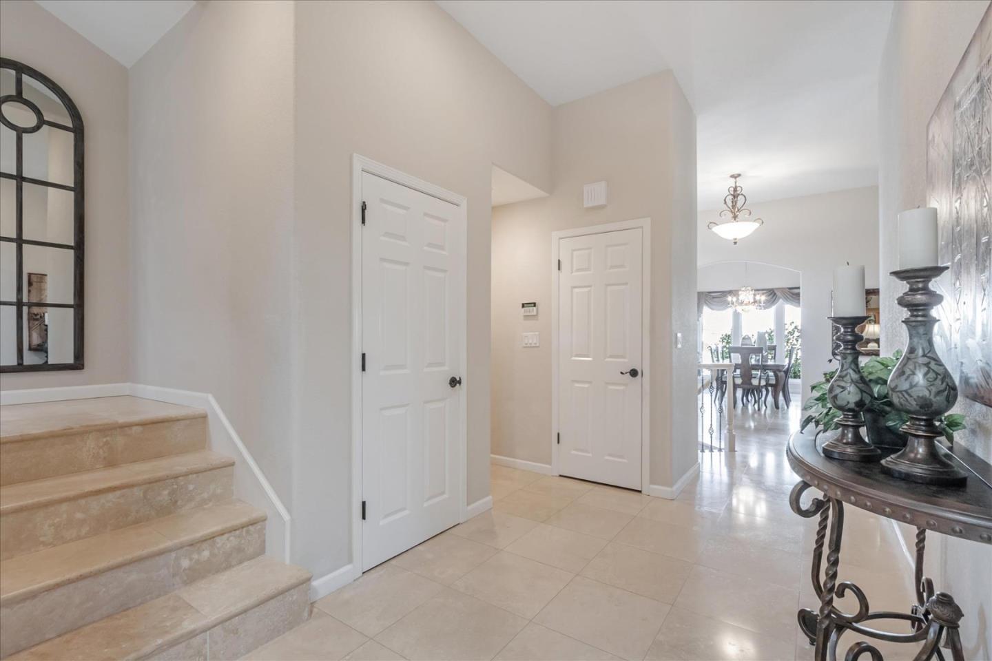 1084 Queensbridge CT