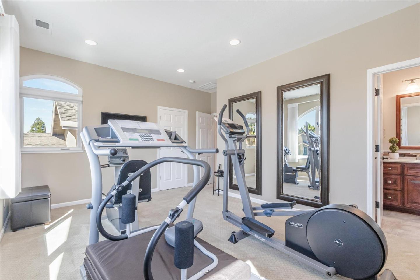 1084 Queensbridge CT