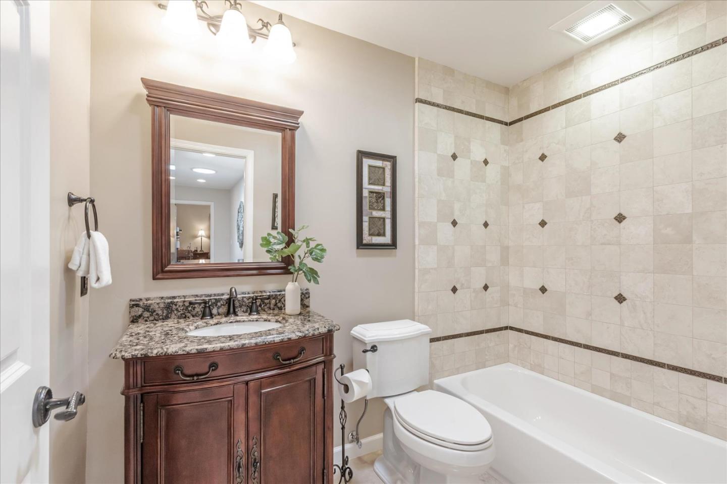 1084 Queensbridge CT