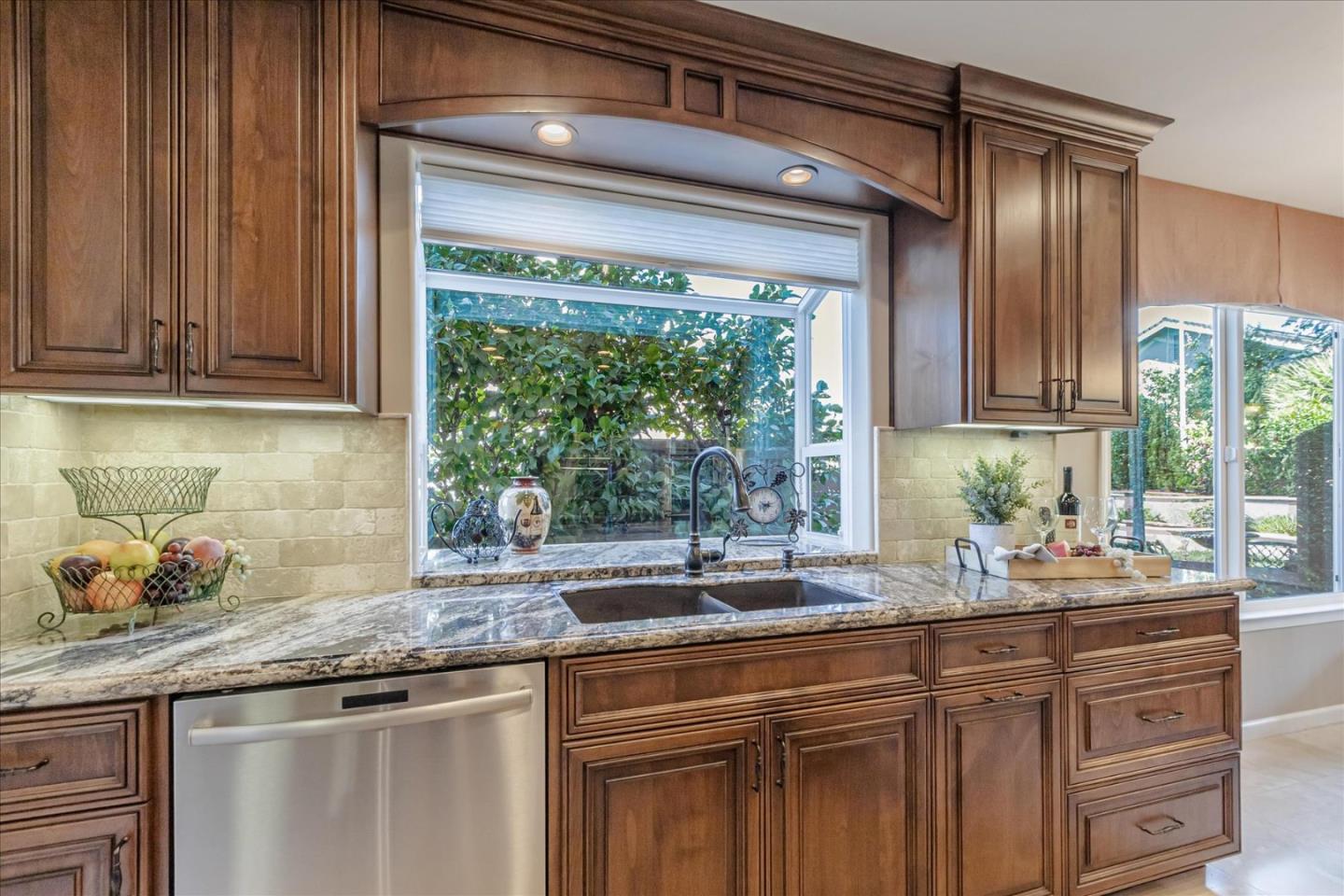 1084 Queensbridge CT