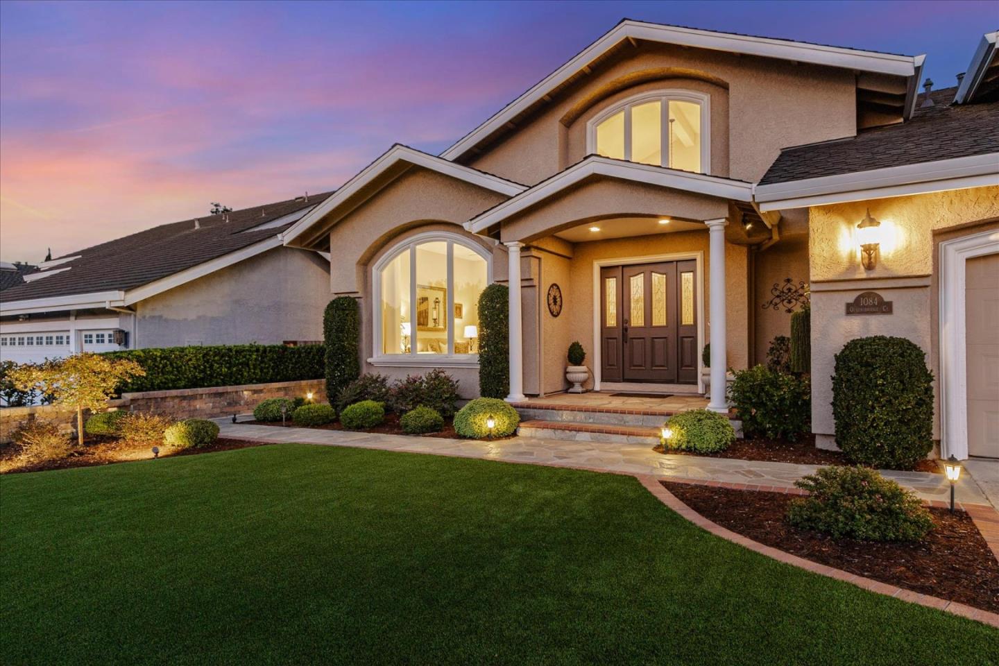 1084 Queensbridge CT