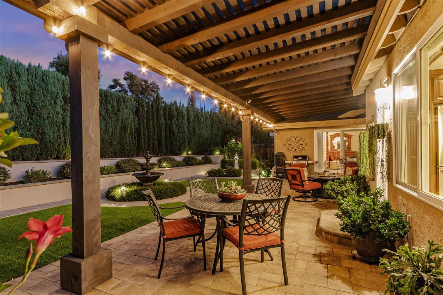 1084 Queensbridge CT