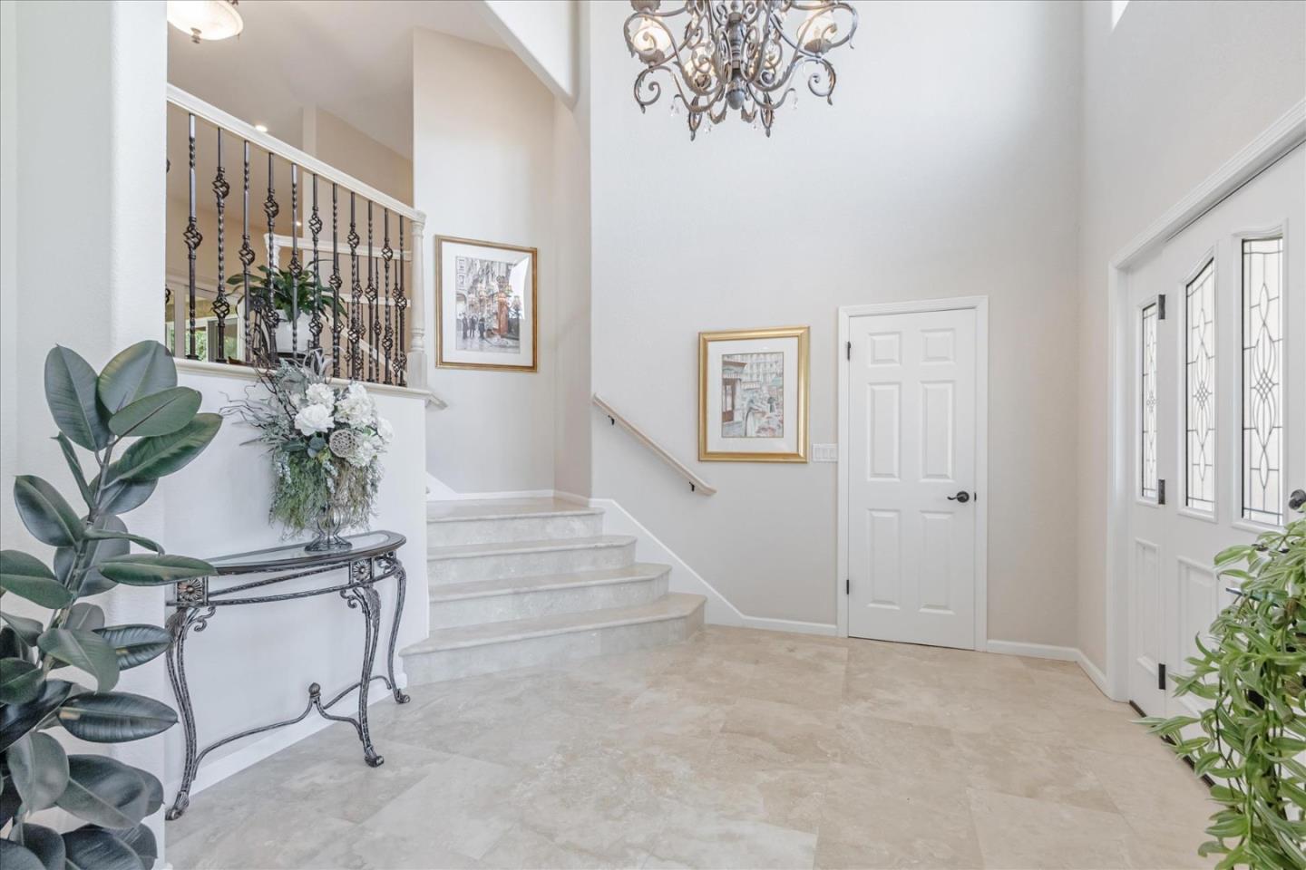 1084 Queensbridge CT