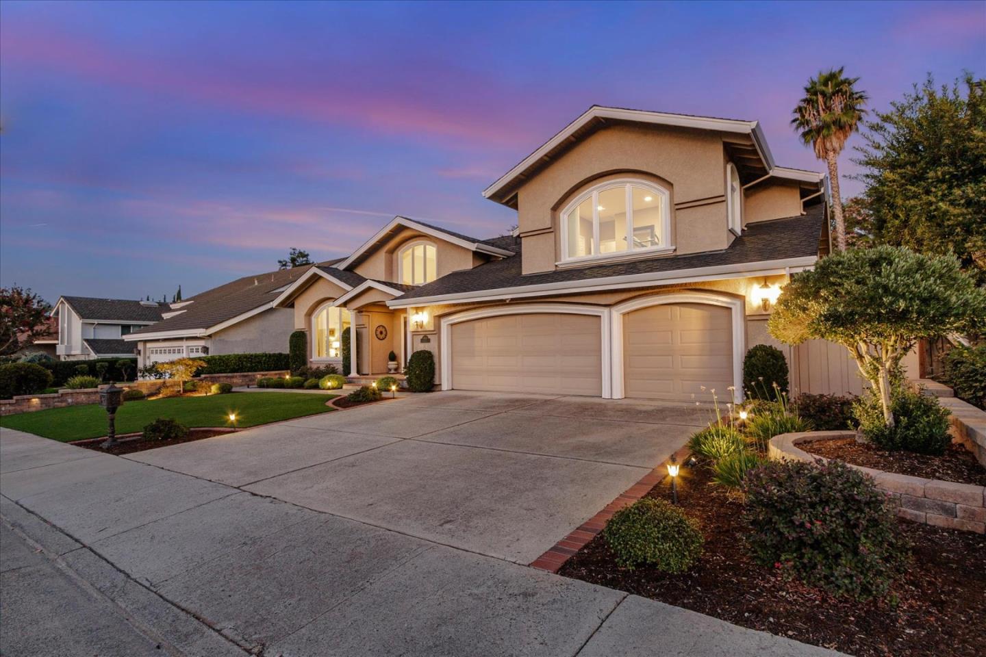 1084 Queensbridge CT