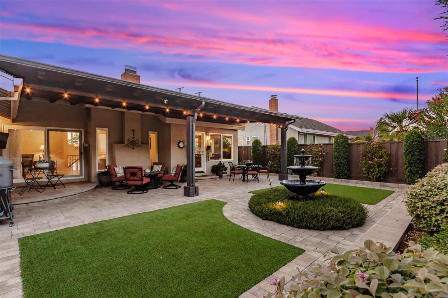 1084 Queensbridge CT