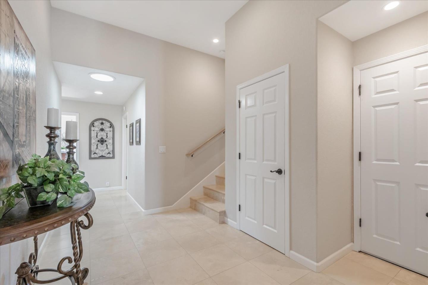 1084 Queensbridge CT