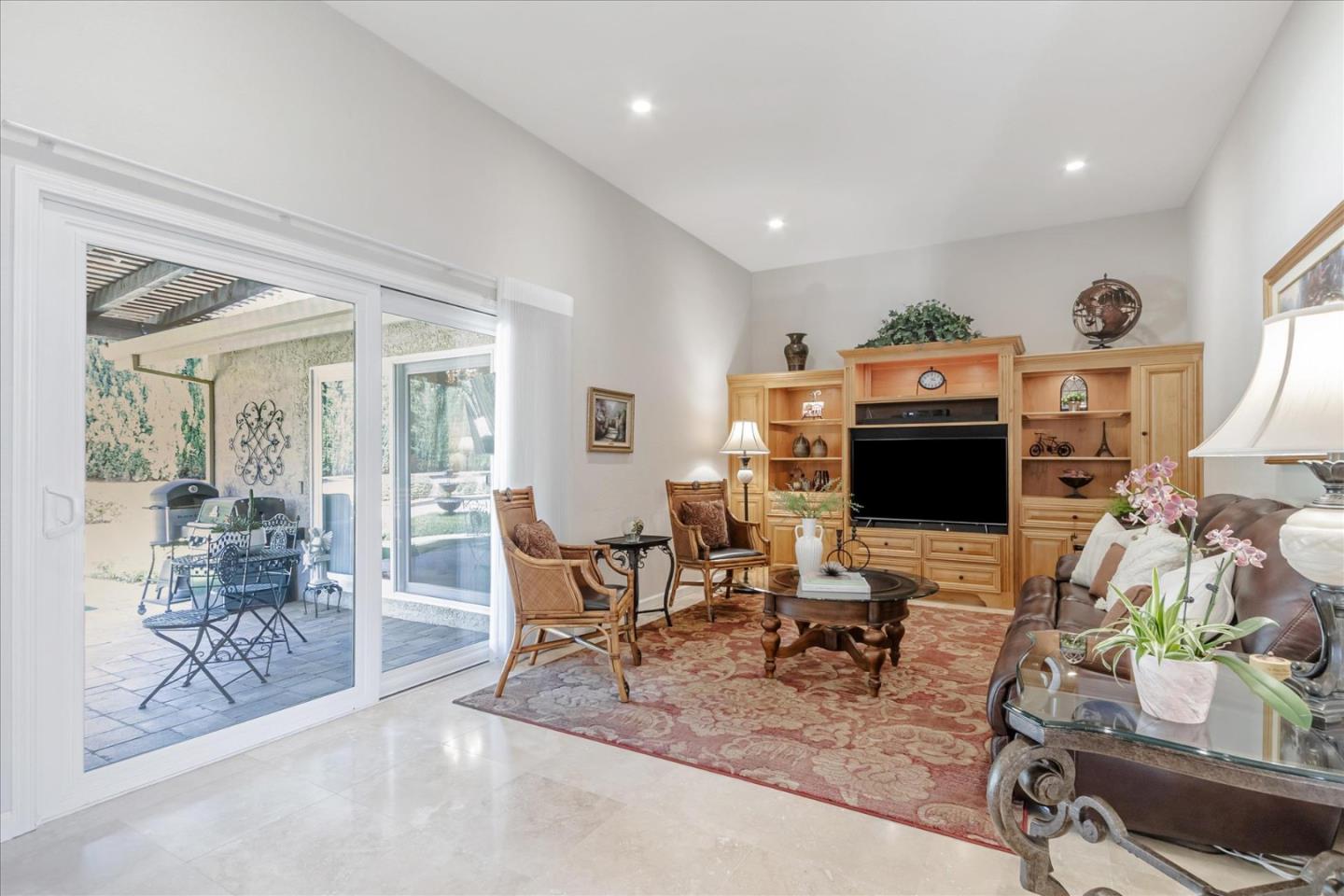 1084 Queensbridge CT