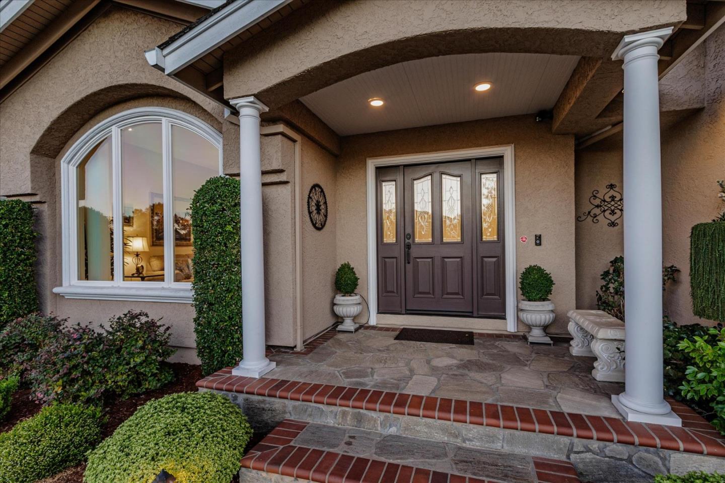 1084 Queensbridge CT