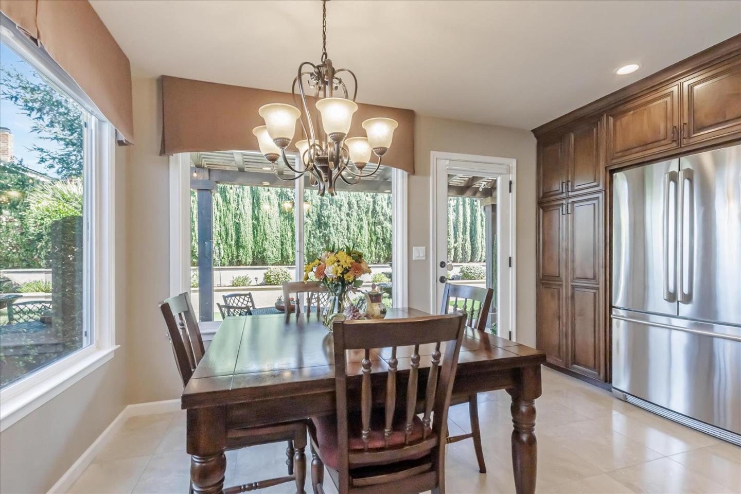 1084 Queensbridge CT