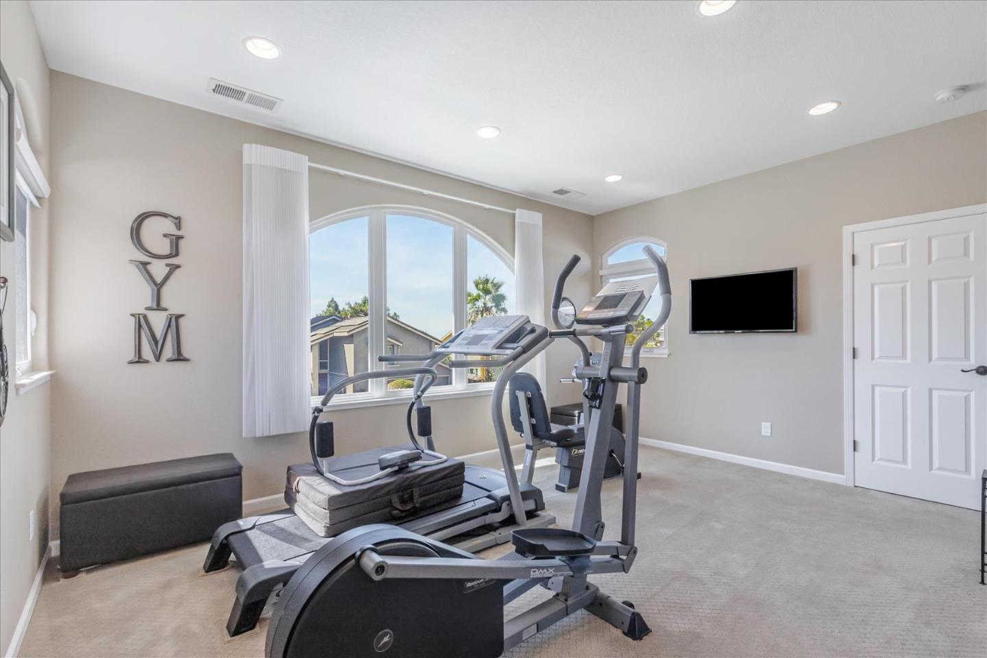 1084 Queensbridge CT