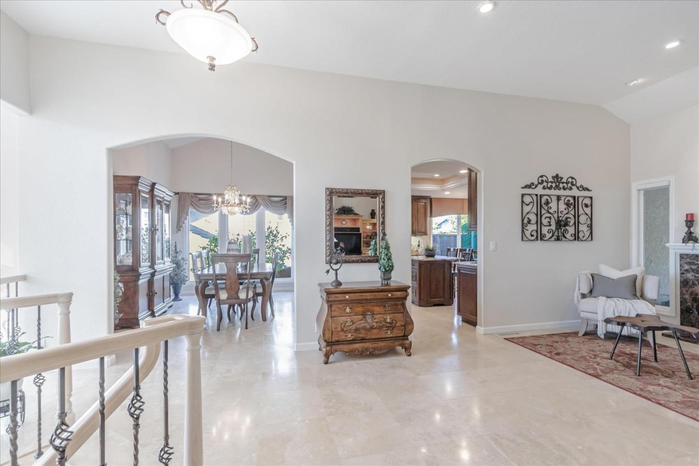 1084 Queensbridge CT