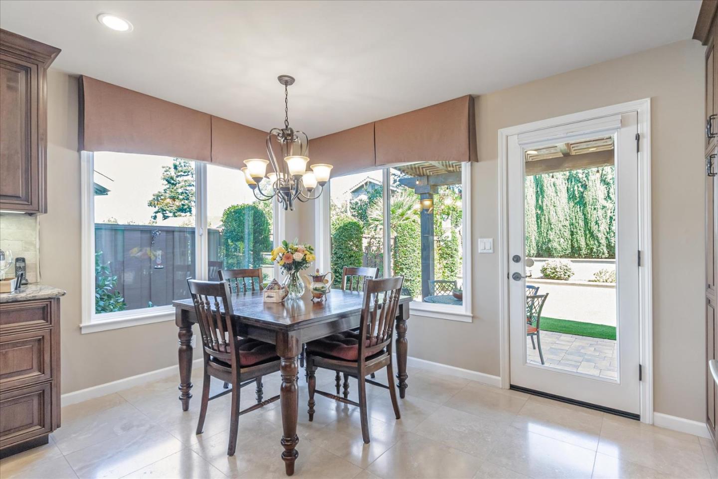 1084 Queensbridge CT