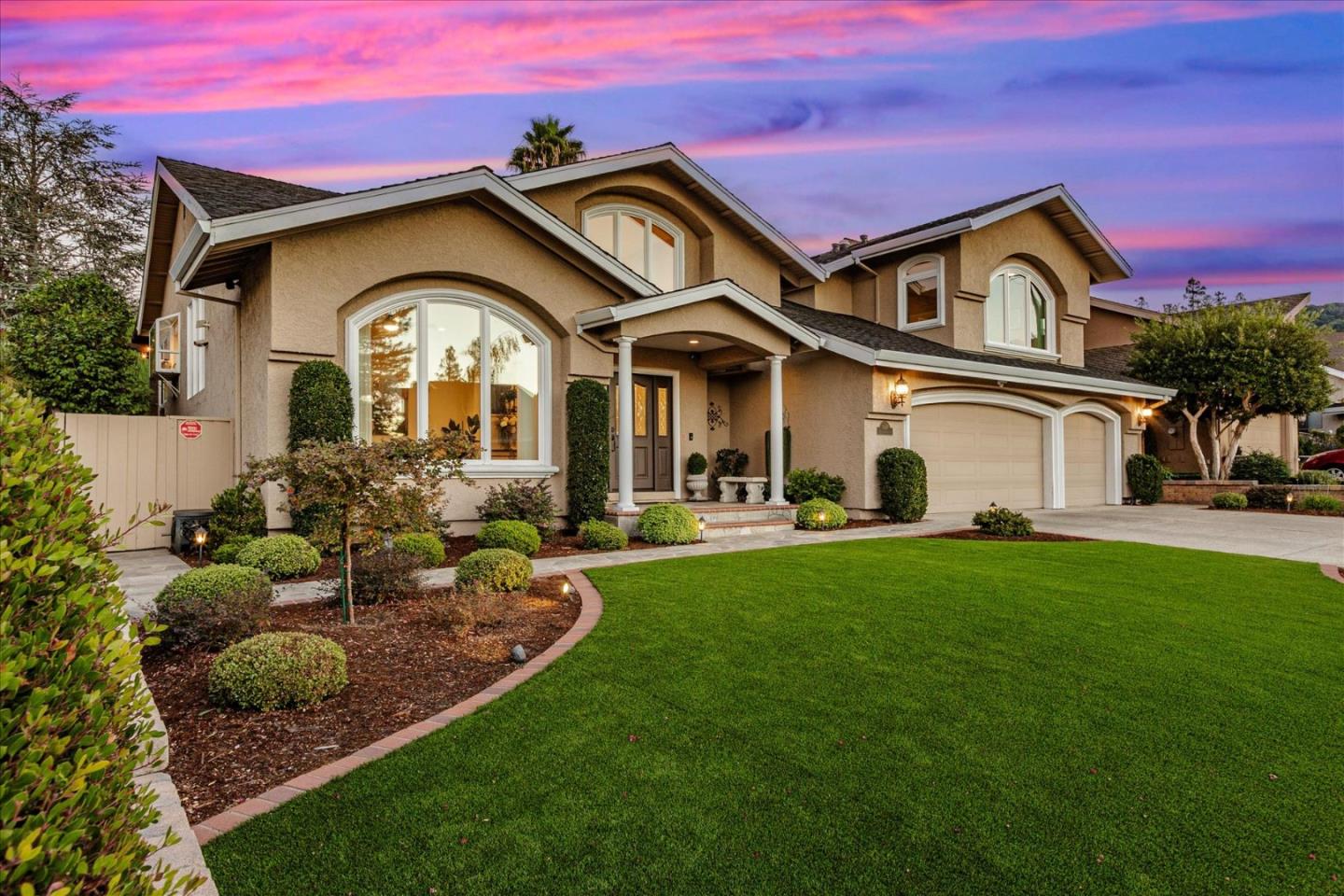 1084 Queensbridge CT