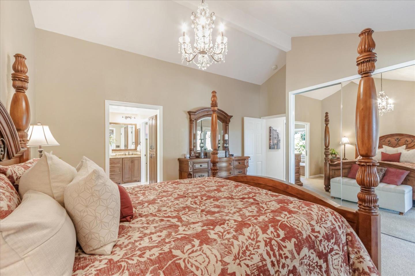 1084 Queensbridge CT