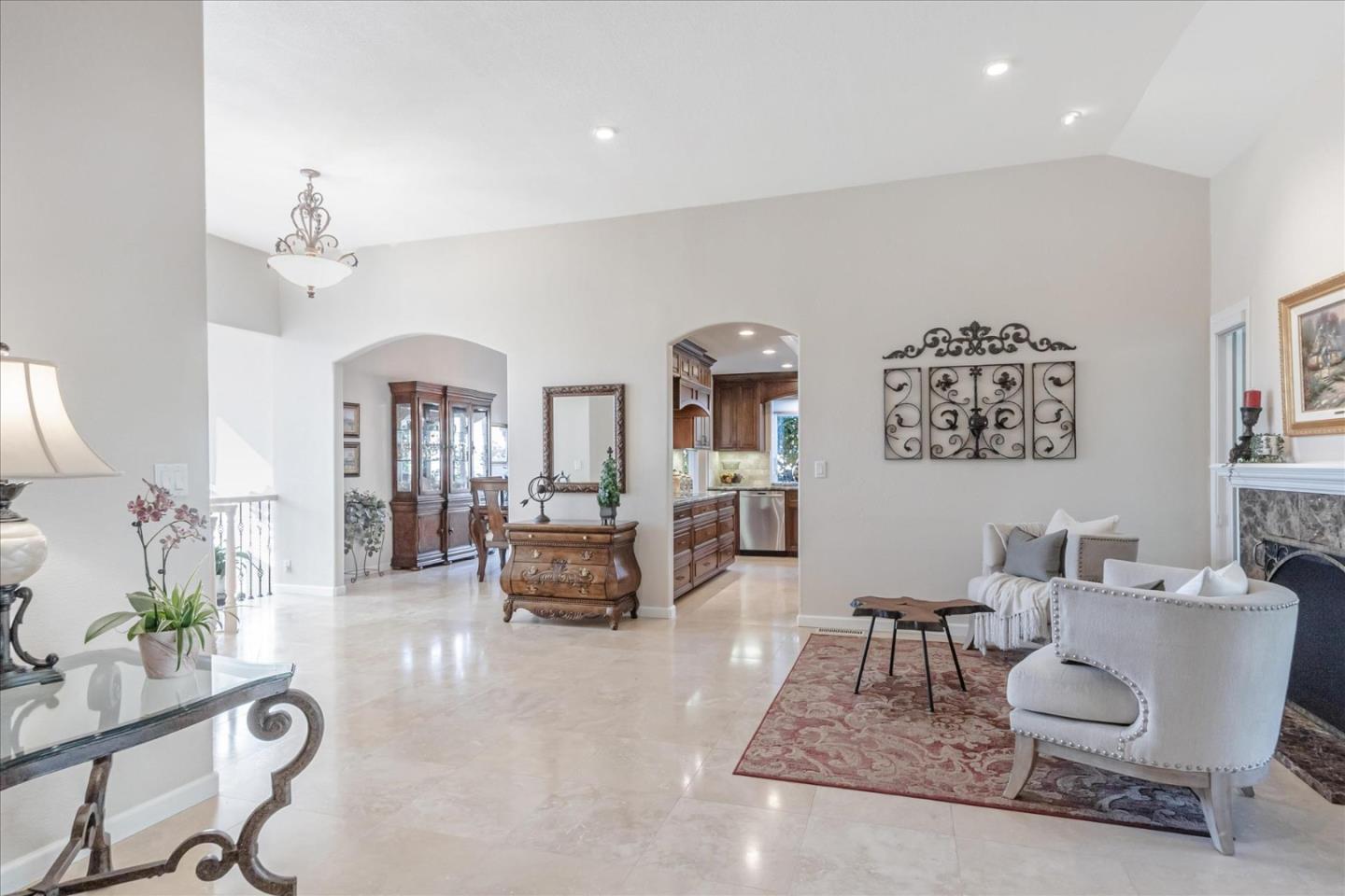 1084 Queensbridge CT