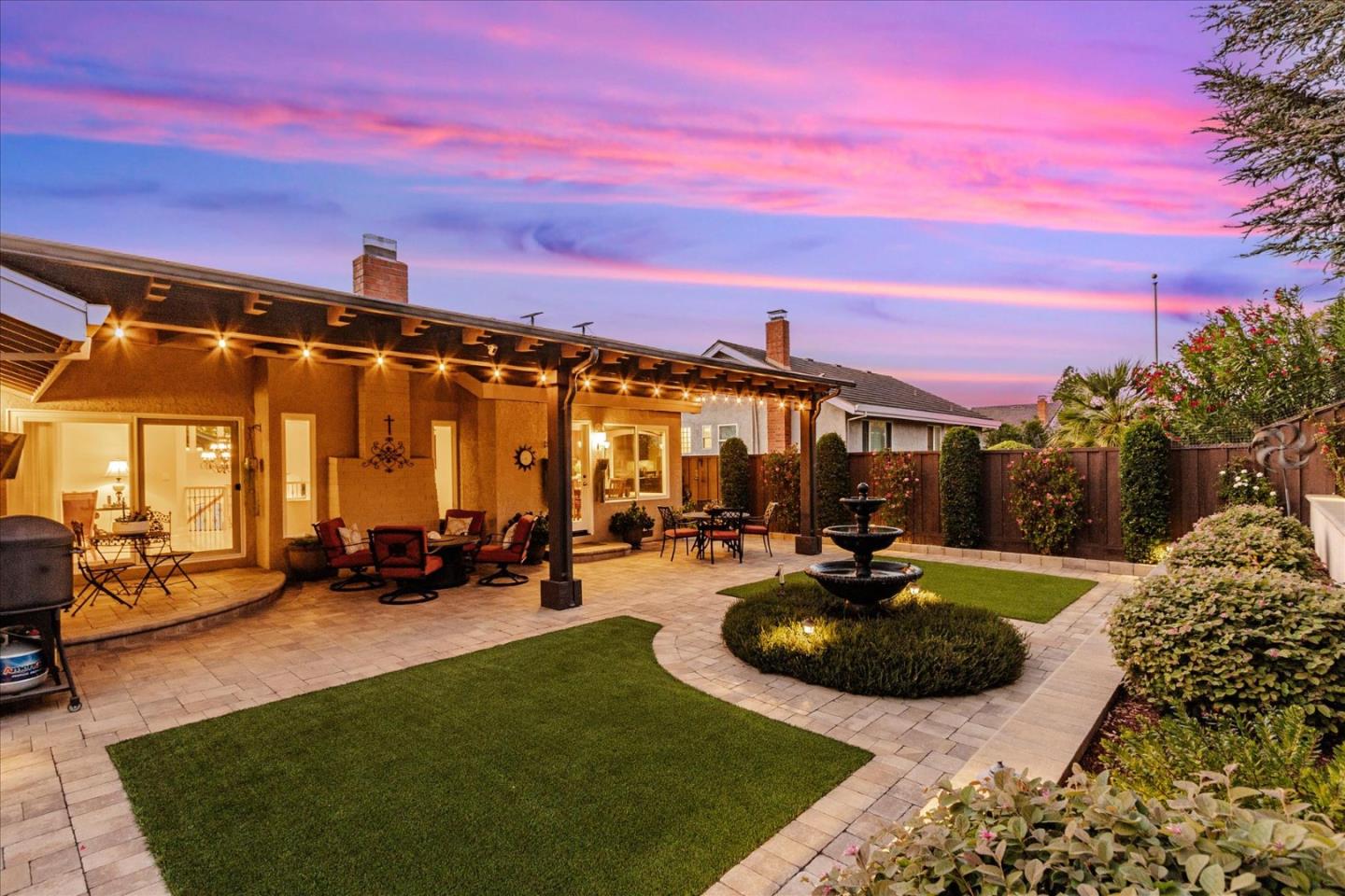 1084 Queensbridge CT