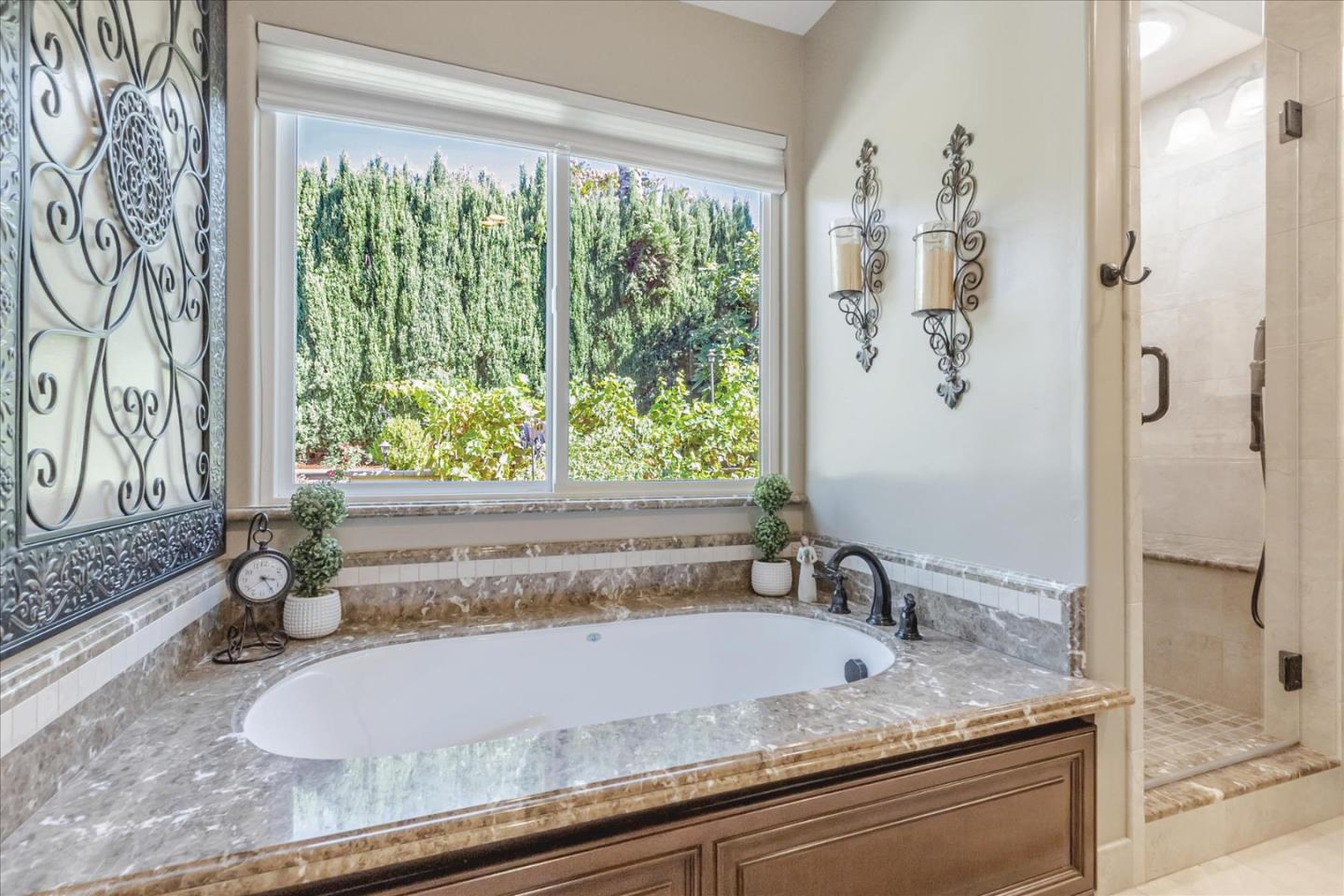 1084 Queensbridge CT