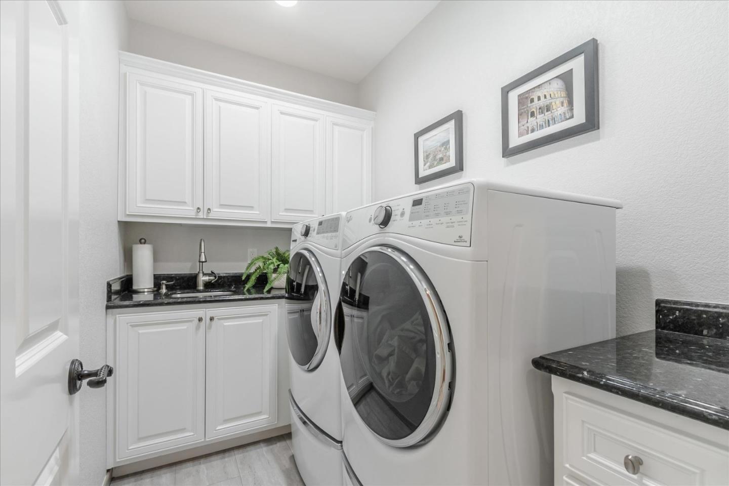 1084 Queensbridge CT