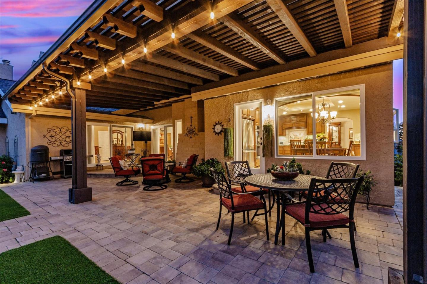 1084 Queensbridge CT