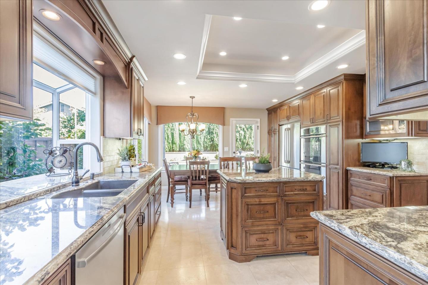 1084 Queensbridge CT