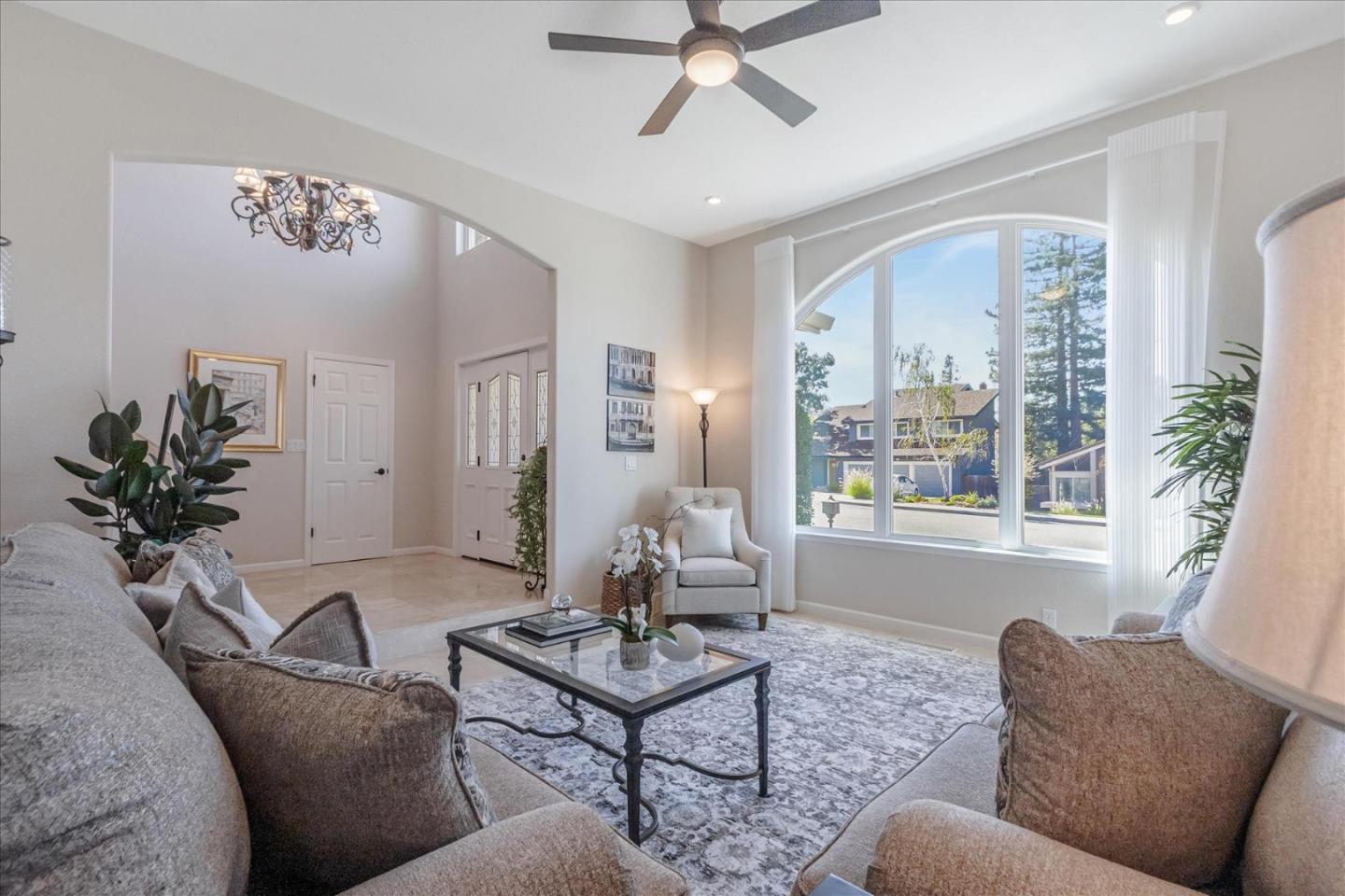 1084 Queensbridge CT