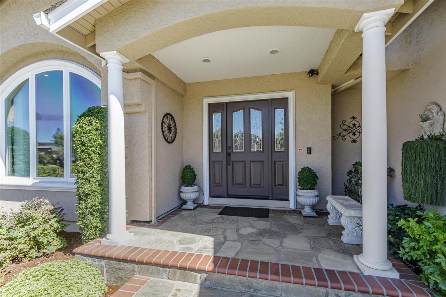 1084 Queensbridge CT