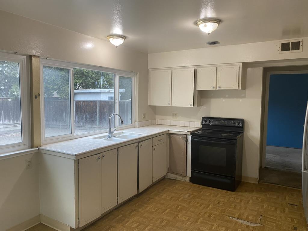 349 Henderson DR