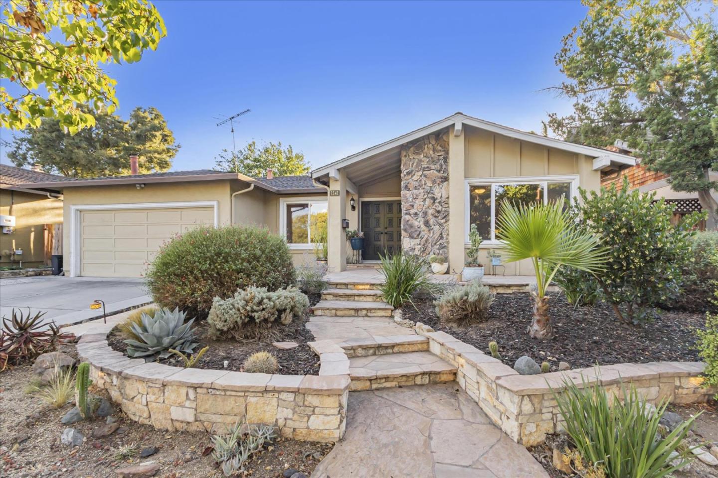 1541 Casa De Ponselle