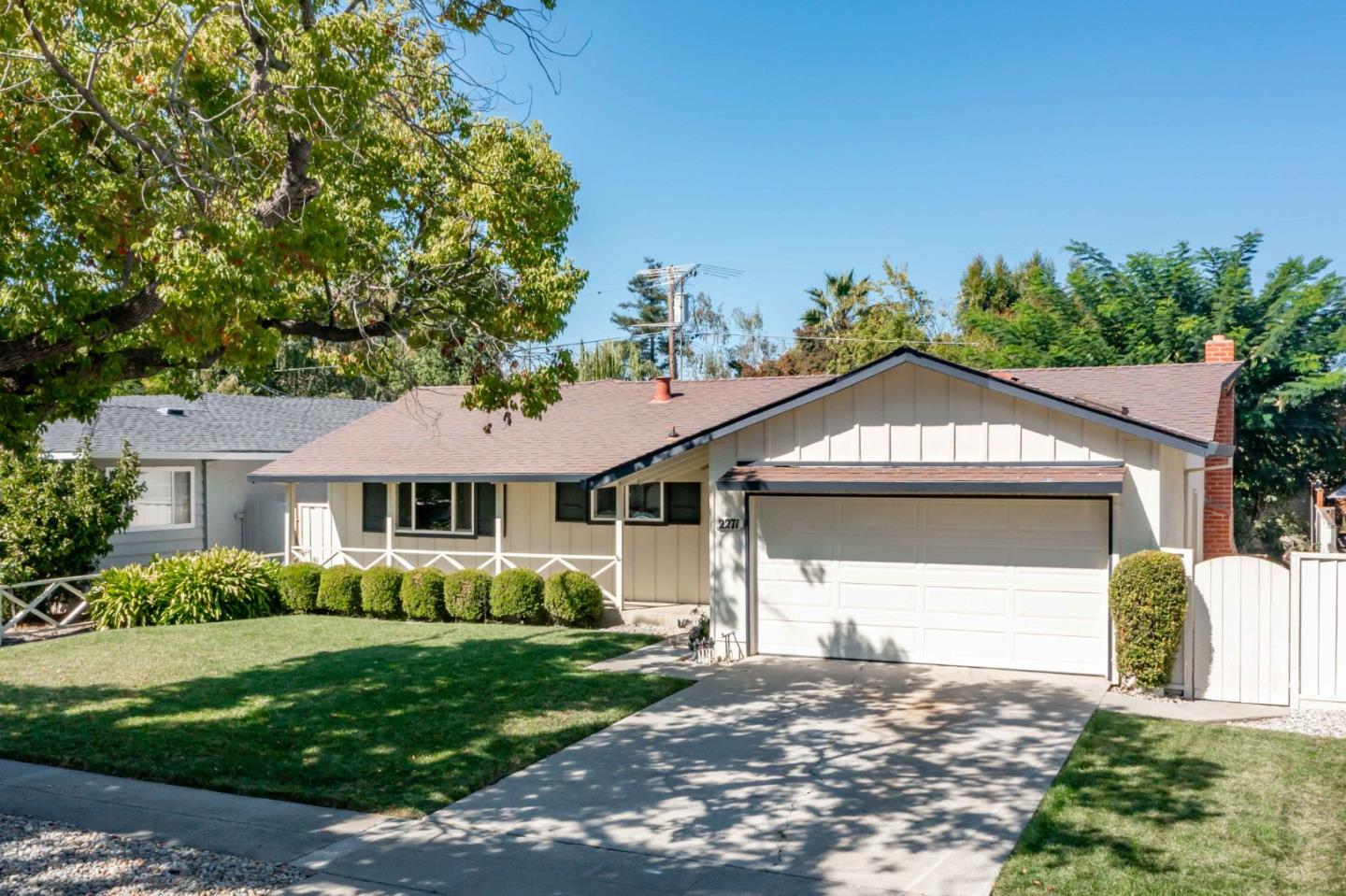 2271 Highland Park LN