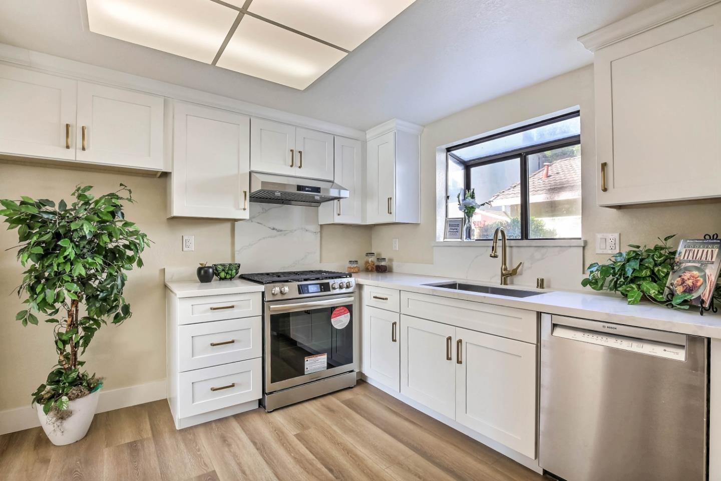 7229 Sleepy Creek DR